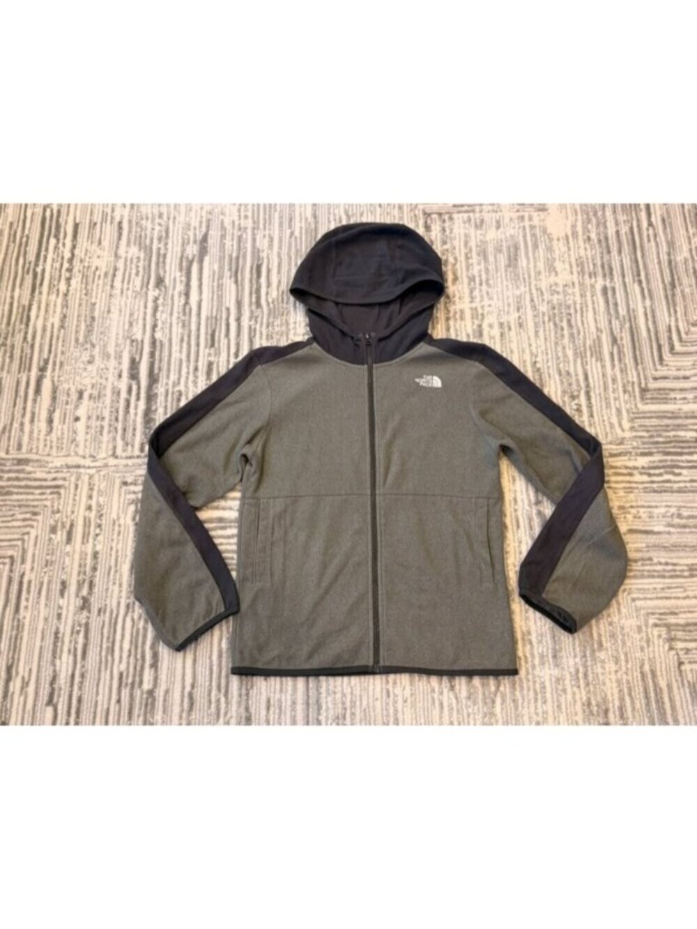 The North Face boys youth large 14/16 gray hooded fleece jacket